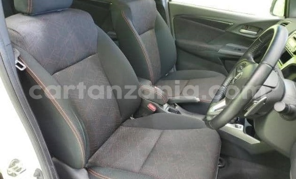 Nunua Ilio tumika Honda FIT Nyeupe Gari ndani ya Dar es Salaam nchini Dar es Salaam Nunua Ilio tumika Honda FIT Nyeupe Gari ndani ya Dar es Salaam nchini Dar es Salaam