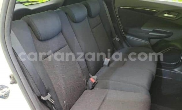 Nunua Ilio tumika Honda FIT Nyeupe Gari ndani ya Dar es Salaam nchini Dar es Salaam Nunua Ilio tumika Honda FIT Nyeupe Gari ndani ya Dar es Salaam nchini Dar es Salaam