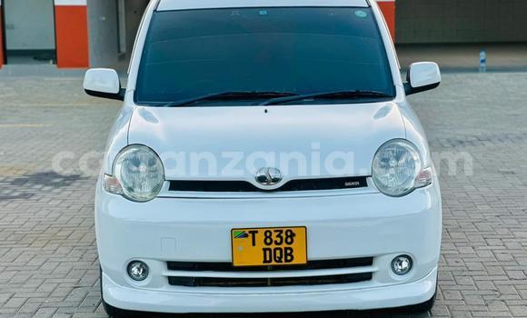 Buy Used Toyota Sienta White Car in Dar es Salaam in Dar es Salaam