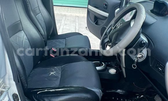 Nunua Ilio tumika Toyota IST Fedha Gari ndani ya Dar es Salaam nchini Dar es Salaam Nunua Ilio tumika Toyota IST Fedha Gari ndani ya Dar es Salaam nchini Dar es Salaam