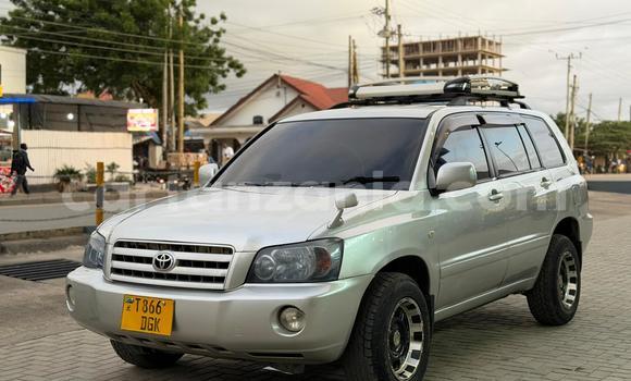 Nunua Ilio tumika Toyota Kluger Fedha Gari ndani ya Dar es Salaam nchini Dar es Salaam