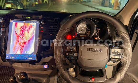 Nunua Imported Toyota Hiluxe Revo Nyeusi Gari ndani ya Dar es Salaam nchini Dar es Salaam Nunua Imported Toyota Hiluxe Revo Nyeusi Gari ndani ya Dar es Salaam nchini Dar es Salaam