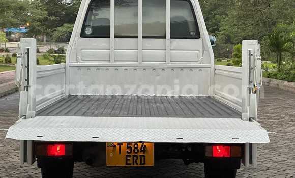 Buy Import Toyota HiAce White Truck in Dar es Salaam in Dar es Salaam Buy Import Toyota HiAce White Truck in Dar es Salaam in Dar es Salaam