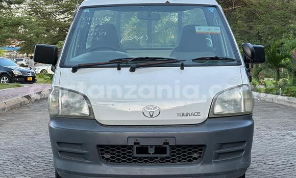 Buy Import Toyota HiAce White Truck in Dar es Salaam in Dar es Salaam Buy Import Toyota HiAce White Truck in Dar es Salaam in Dar es Salaam