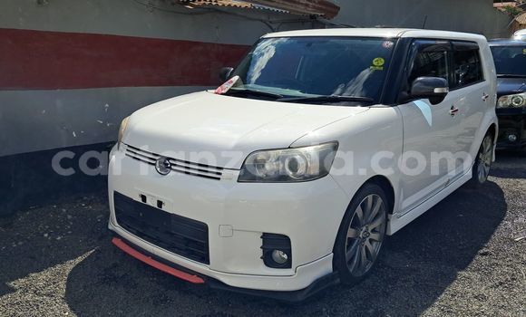 Nunua Mpya Toyota Corolla Rumion Nyeupe Gari ndani ya Dar es Salaam nchini Dar es Salaam