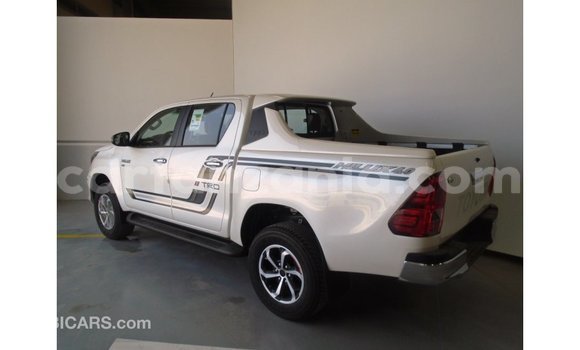 Nunua Imported Toyota Hilux Nyingine Gari ndani ya Import - Dubai nchini Arusha Nunua Imported Toyota Hilux Nyingine Gari ndani ya Import - Dubai nchini Arusha