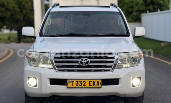 Buy Used Toyota Land Cruiser White Car in Dar es Salaam in Dar es Salaam