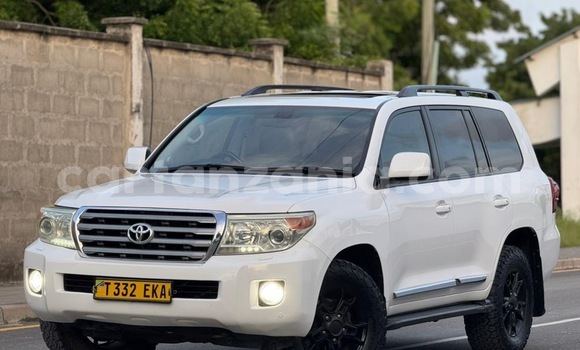 Nunua Ilio tumika Toyota Land Cruiser Nyeupe Gari ndani ya Dar es Salaam nchini Dar es Salaam Nunua Ilio tumika Toyota Land Cruiser Nyeupe Gari ndani ya Dar es Salaam nchini Dar es Salaam