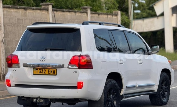 Nunua Ilio tumika Toyota Land Cruiser Nyeupe Gari ndani ya Dar es Salaam nchini Dar es Salaam Nunua Ilio tumika Toyota Land Cruiser Nyeupe Gari ndani ya Dar es Salaam nchini Dar es Salaam