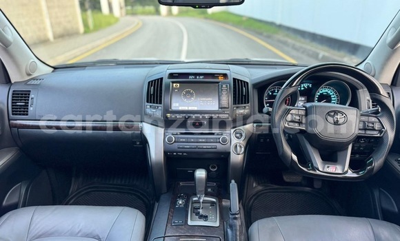Nunua Ilio tumika Toyota Land Cruiser Nyeupe Gari ndani ya Dar es Salaam nchini Dar es Salaam Nunua Ilio tumika Toyota Land Cruiser Nyeupe Gari ndani ya Dar es Salaam nchini Dar es Salaam
