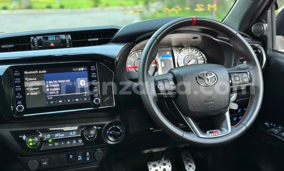 Nunua Imported Toyota Hilux Nyeusi Gari ndani ya Dar es Salaam nchini Dar es Salaam Nunua Imported Toyota Hilux Nyeusi Gari ndani ya Dar es Salaam nchini Dar es Salaam