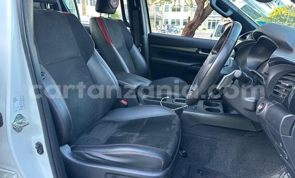 Nunua Imported Toyota Hilux Nyeupe Gari ndani ya Dar es Salaam nchini Dar es Salaam Nunua Imported Toyota Hilux Nyeupe Gari ndani ya Dar es Salaam nchini Dar es Salaam