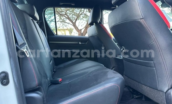 Nunua Imported Toyota Hilux Nyeupe Gari ndani ya Dar es Salaam nchini Dar es Salaam Nunua Imported Toyota Hilux Nyeupe Gari ndani ya Dar es Salaam nchini Dar es Salaam