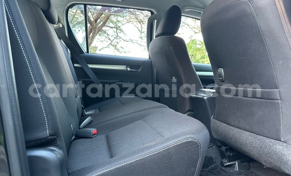 Nunua Ilio tumika Toyota Hilux Nyeusi Gari ndani ya Dar es Salaam nchini Dar es Salaam Nunua Ilio tumika Toyota Hilux Nyeusi Gari ndani ya Dar es Salaam nchini Dar es Salaam