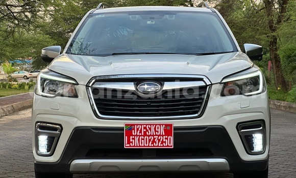Nunua Imported Subaru Forester Nyeupe Gari ndani ya Dar es Salaam nchini Dar es Salaam