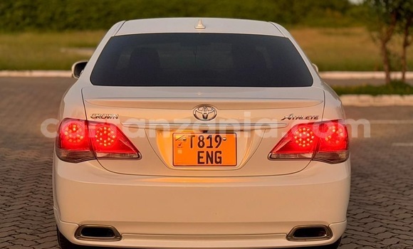 Buy Used Toyota Crown White Car in Dar es Salaam in Dar es Salaam Buy Used Toyota Crown White Car in Dar es Salaam in Dar es Salaam