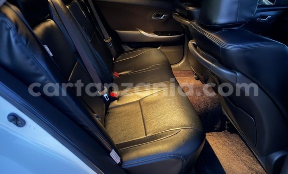 Buy Used Toyota Crown White Car in Dar es Salaam in Dar es Salaam Buy Used Toyota Crown White Car in Dar es Salaam in Dar es Salaam