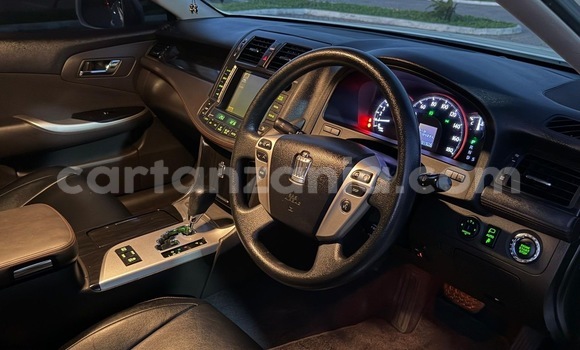Buy Used Toyota Crown White Car in Dar es Salaam in Dar es Salaam Buy Used Toyota Crown White Car in Dar es Salaam in Dar es Salaam