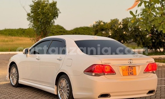 Buy Used Toyota Crown White Car in Dar es Salaam in Dar es Salaam Buy Used Toyota Crown White Car in Dar es Salaam in Dar es Salaam