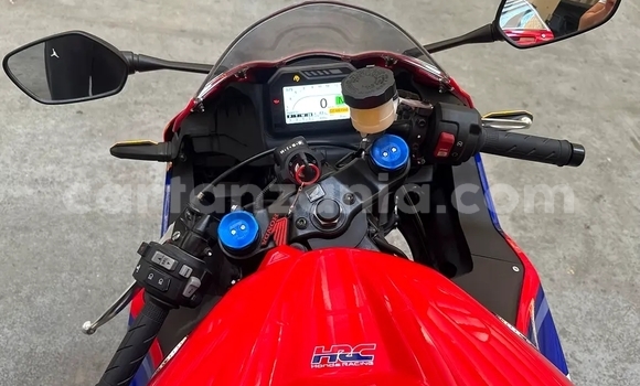 Nunua Ilio tumika Honda CBR Nyekundu Bike ndani ya Arusha nchini Arusha Nunua Ilio tumika Honda CBR Nyekundu Bike ndani ya Arusha nchini Arusha
