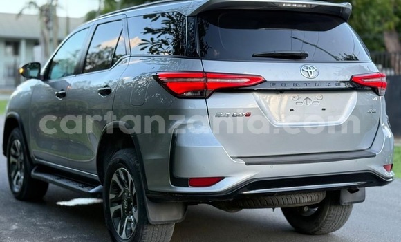 Nunua Imported Toyota Fortuner Nyingine Gari ndani ya Dar es Salaam nchini Dar es Salaam Nunua Imported Toyota Fortuner Nyingine Gari ndani ya Dar es Salaam nchini Dar es Salaam