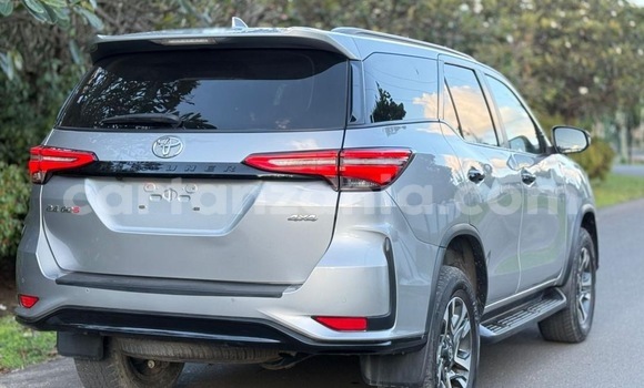 Nunua Imported Toyota Fortuner Nyingine Gari ndani ya Dar es Salaam nchini Dar es Salaam Nunua Imported Toyota Fortuner Nyingine Gari ndani ya Dar es Salaam nchini Dar es Salaam
