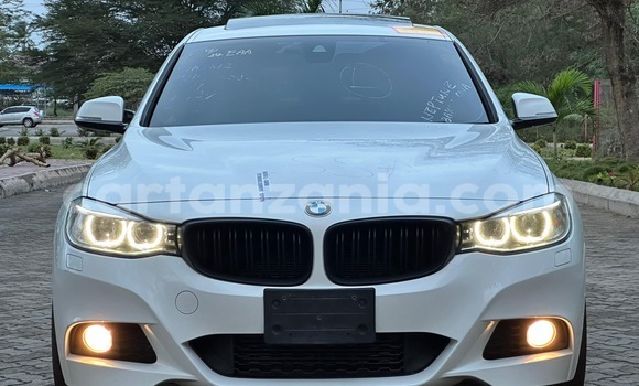 Nunua Imported BMW 3–Series Nyeupe Gari ndani ya Dar es Salaam nchini Dar es Salaam
