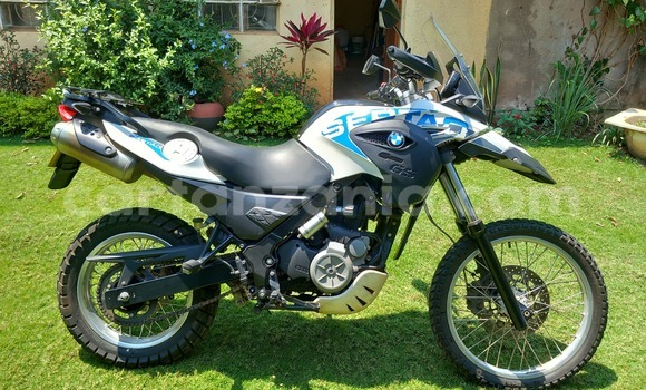 Nunua Ilio tumika BMW F 650 Nyeupe Bike ndani ya Manispaa ya Moshi nchini Kilimanjaro Nunua Ilio tumika BMW F 650 Nyeupe Bike ndani ya Manispaa ya Moshi nchini Kilimanjaro