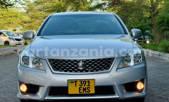 Buy Used Toyota Crown Silver Car in Dar es Salaam in Dar es Salaam
