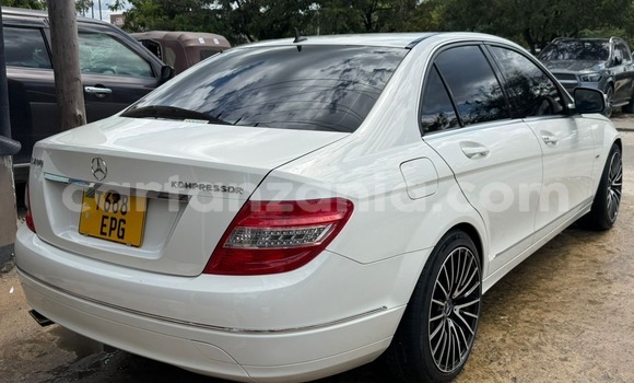 Nunua Ilio tumika Mercedes‒Benz C–Class Nyeupe Gari ndani ya Dar es Salaam nchini Dar es Salaam Nunua Ilio tumika Mercedes‒Benz C–Class Nyeupe Gari ndani ya Dar es Salaam nchini Dar es Salaam