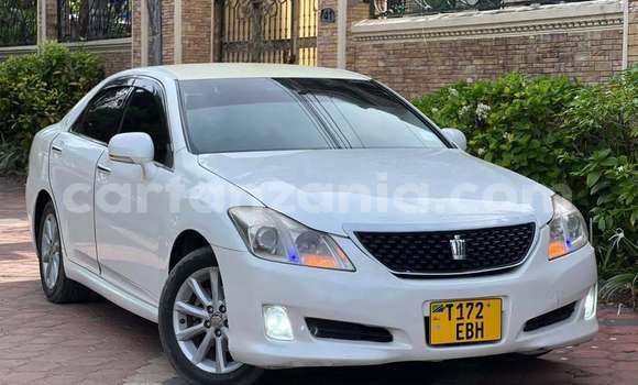Buy Used Toyota Crown White Car in Dar es Salaam in Dar es Salaam Buy Used Toyota Crown White Car in Dar es Salaam in Dar es Salaam