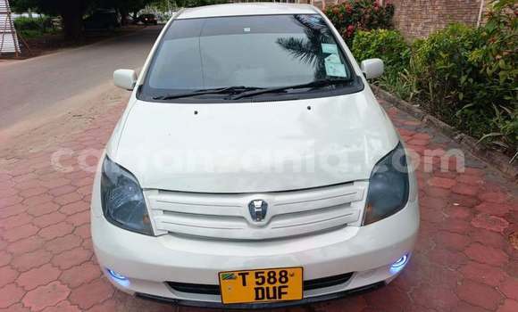 Buy Used Toyota IST White Car in Dar es Salaam in Dar es Salaam