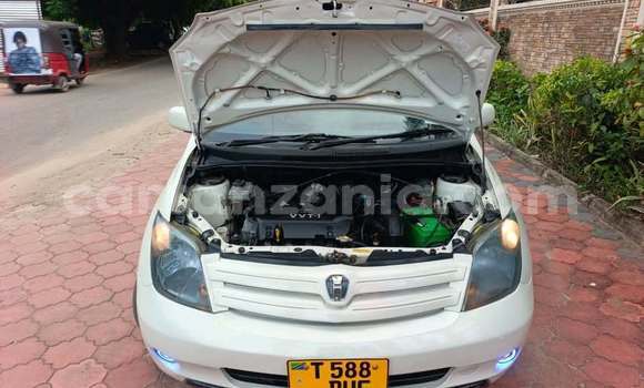 Buy Used Toyota IST White Car in Dar es Salaam in Dar es Salaam Buy Used Toyota IST White Car in Dar es Salaam in Dar es Salaam