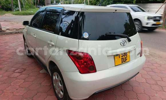 Buy Used Toyota IST White Car in Dar es Salaam in Dar es Salaam Buy Used Toyota IST White Car in Dar es Salaam in Dar es Salaam
