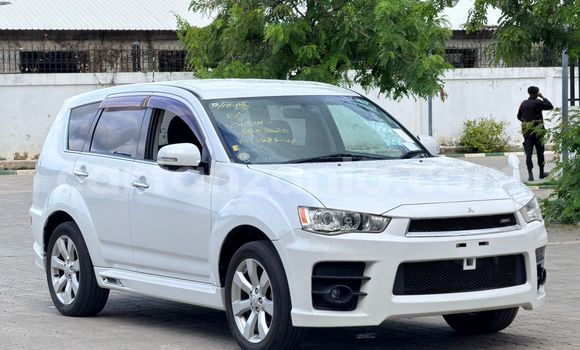 Buy Import Mitsubishi Outlander White Car in Dar es Salaam in Dar es Salaam Buy Import Mitsubishi Outlander White Car in Dar es Salaam in Dar es Salaam