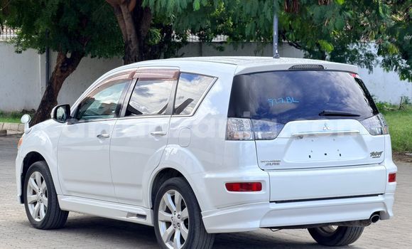 Buy Import Mitsubishi Outlander White Car in Dar es Salaam in Dar es Salaam Buy Import Mitsubishi Outlander White Car in Dar es Salaam in Dar es Salaam