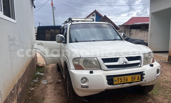Buy Used Mitsubishi Pajero White Car in Dar es Salaam in Dar es Salaam
