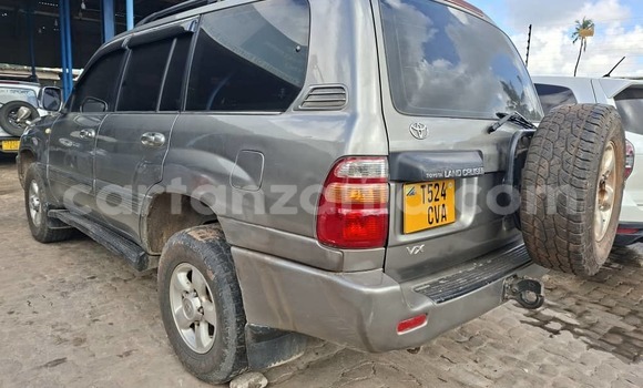 Buy Used Toyota Land Cruiser Silver Car in Dar es Salaam in Dar es Salaam