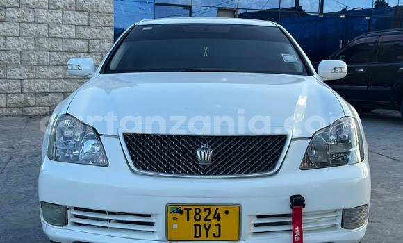 Buy Used Toyota Crown White Car in Dar es Salaam in Dar es Salaam