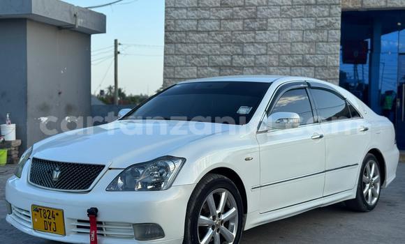 Buy Used Toyota Crown White Car in Dar es Salaam in Dar es Salaam Buy Used Toyota Crown White Car in Dar es Salaam in Dar es Salaam