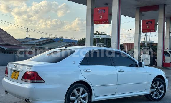 Buy Used Toyota Crown White Car in Dar es Salaam in Dar es Salaam Buy Used Toyota Crown White Car in Dar es Salaam in Dar es Salaam
