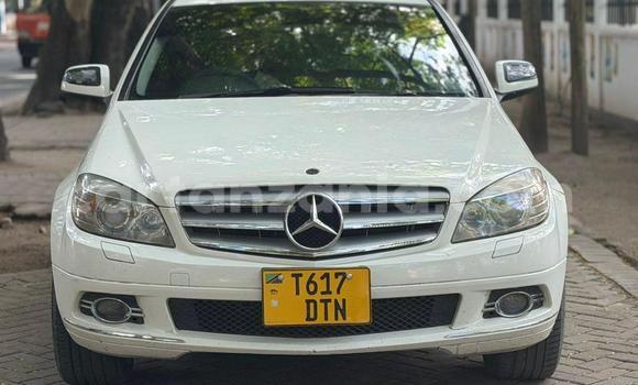 Nunua Ilio tumika Mercedes-Benz C-Classe Nyeupe Gari ndani ya Dar es Salaam nchini Dar es Salaam Nunua Ilio tumika Mercedes-Benz C-Classe Nyeupe Gari ndani ya Dar es Salaam nchini Dar es Salaam