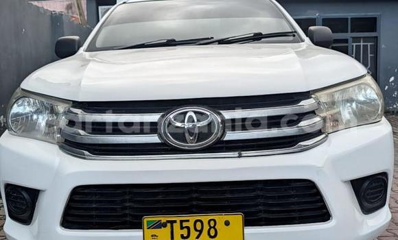 Nunua Ilio tumika Toyota Hilux Nyeupe Gari ndani ya Dar es Salaam nchini Dar es Salaam Nunua Ilio tumika Toyota Hilux Nyeupe Gari ndani ya Dar es Salaam nchini Dar es Salaam