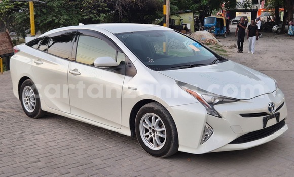 Nunua Imported Toyota Prius Nyeupe Gari ndani ya Dar es Salaam nchini Dar es Salaam Nunua Imported Toyota Prius Nyeupe Gari ndani ya Dar es Salaam nchini Dar es Salaam