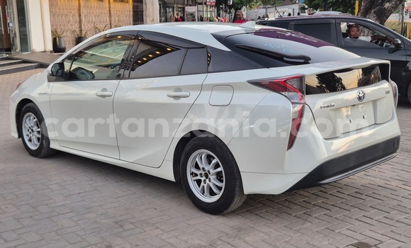 Nunua Imported Toyota Prius Nyeupe Gari ndani ya Dar es Salaam nchini Dar es Salaam Nunua Imported Toyota Prius Nyeupe Gari ndani ya Dar es Salaam nchini Dar es Salaam