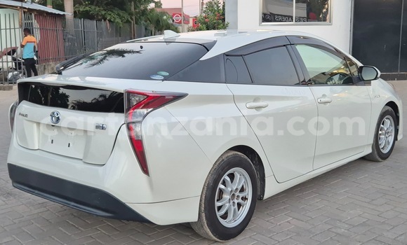 Nunua Imported Toyota Prius Nyeupe Gari ndani ya Dar es Salaam nchini Dar es Salaam Nunua Imported Toyota Prius Nyeupe Gari ndani ya Dar es Salaam nchini Dar es Salaam