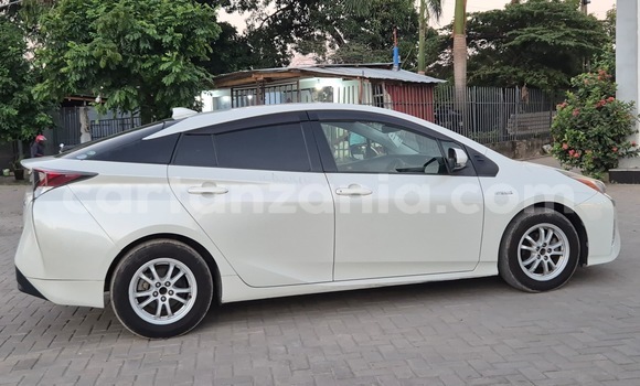 Nunua Imported Toyota Prius Nyeupe Gari ndani ya Dar es Salaam nchini Dar es Salaam Nunua Imported Toyota Prius Nyeupe Gari ndani ya Dar es Salaam nchini Dar es Salaam