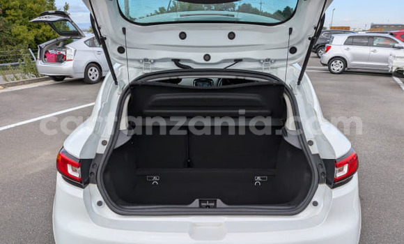 Nunua Imported Renault 10 Nyeupe Gari ndani ya Dar es Salaam nchini Dar es Salaam Nunua Imported Renault 10 Nyeupe Gari ndani ya Dar es Salaam nchini Dar es Salaam