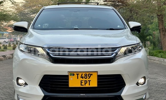 Buy Used Toyota Harrier White Car in Dar es Salaam in Dar es Salaam