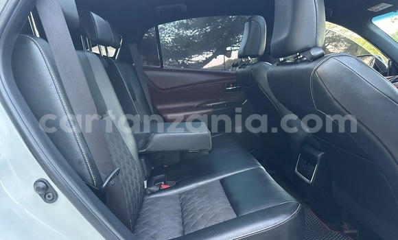 Nunua Ilio tumika Toyota Harrier Nyeupe Gari ndani ya Dar es Salaam nchini Dar es Salaam Nunua Ilio tumika Toyota Harrier Nyeupe Gari ndani ya Dar es Salaam nchini Dar es Salaam